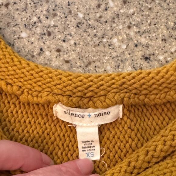 SILENCE + NOISE Roll Neck Crop Sweater - Picture 3 of 10